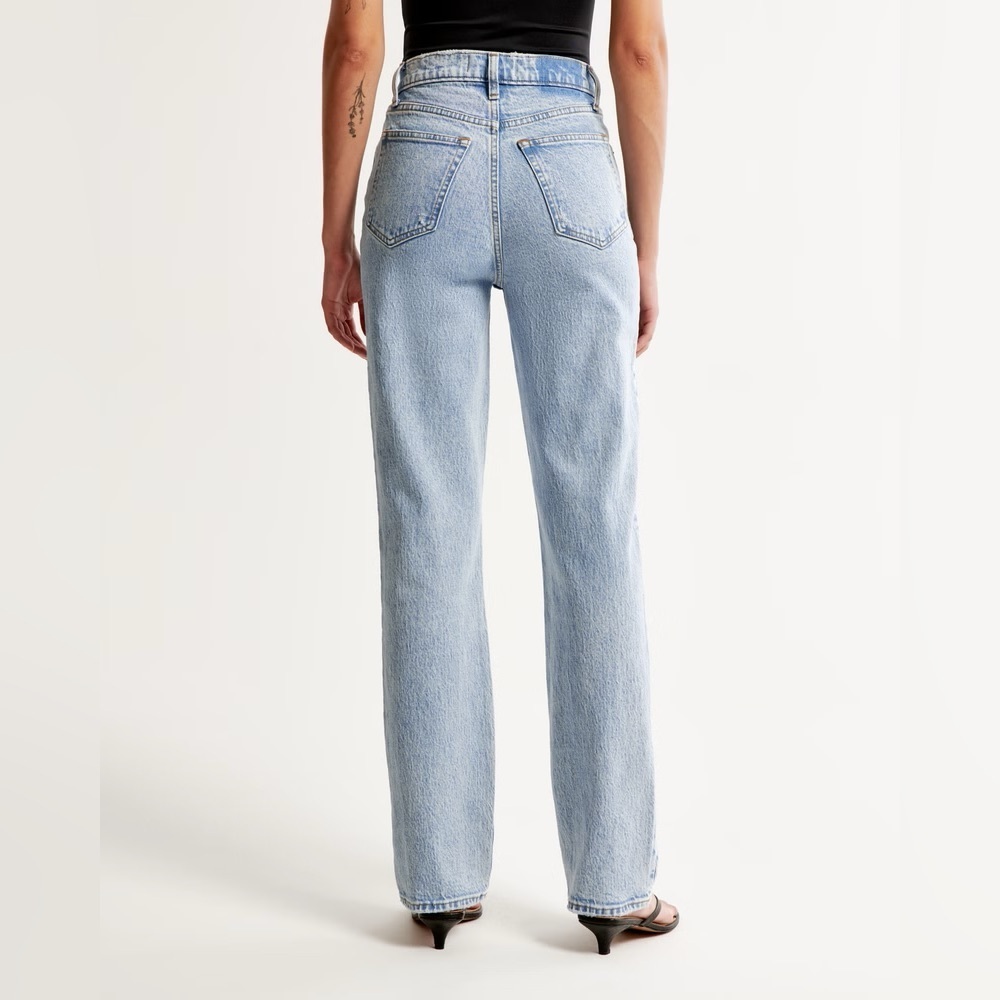 Abercrombie & Fitch 90s Straight Ultra High Rise Jeans - Picture 4 of 13